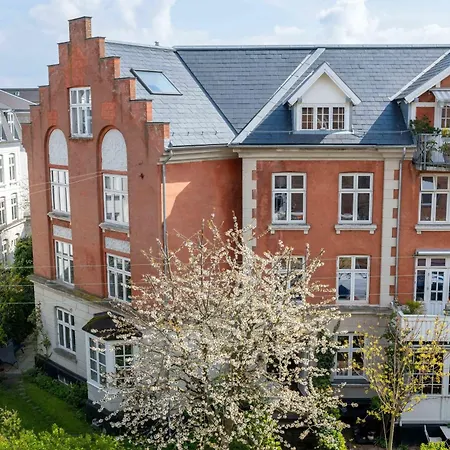 Cozy & Bright In Peaceful Area