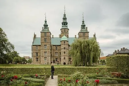 Cozy & Bright In Peaceful Area