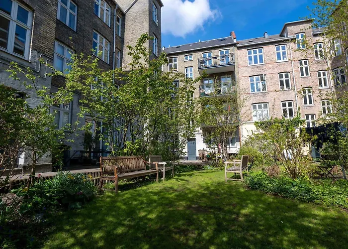 Cozy & Bright In Peaceful Area