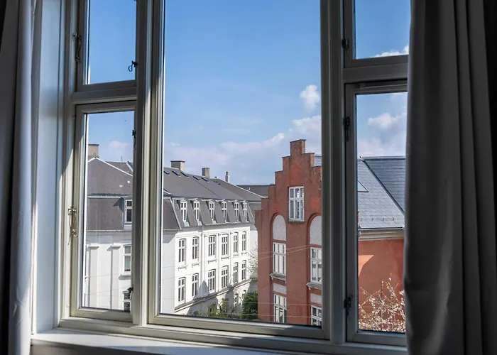 Cozy & Bright In Peaceful Area *