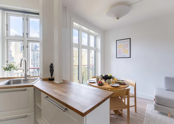 Cozy & Bright In Peaceful Area *