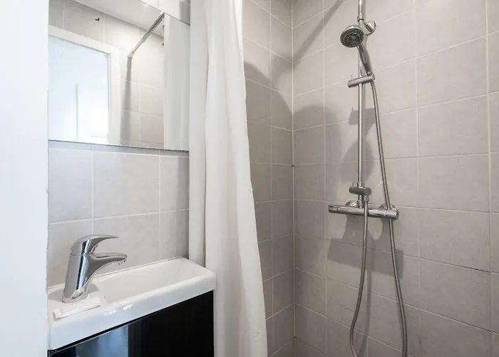 Cozy & Bright In Peaceful Area 公寓