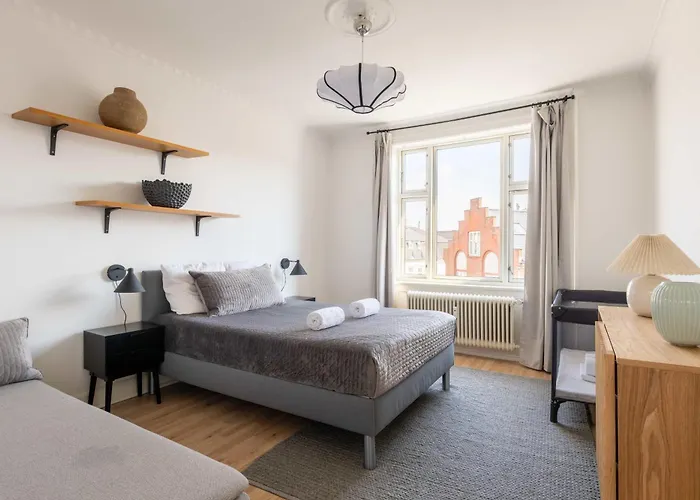 Cozy & Bright In Peaceful Area