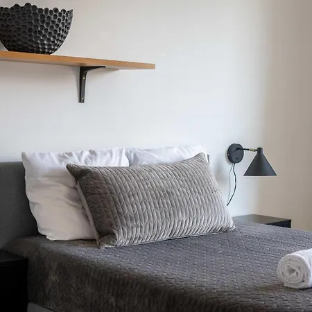 Cozy & Bright In Peaceful Area Apartment *