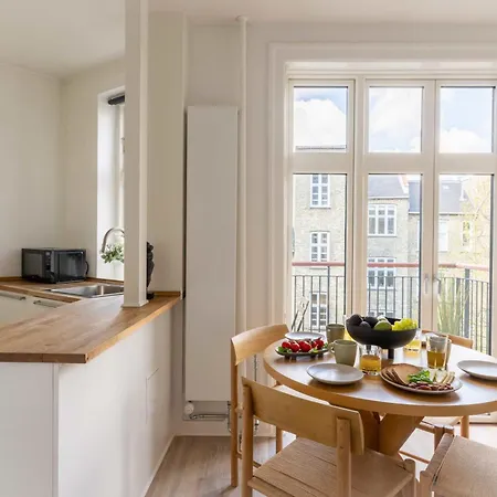 Cozy & Bright In Peaceful Area Apartment *