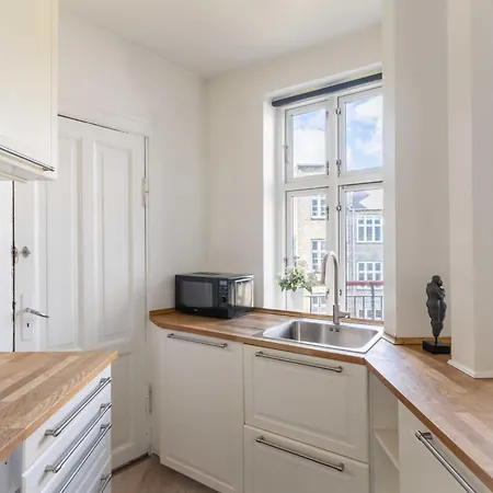 Cozy & Bright In Peaceful Area Apartment *