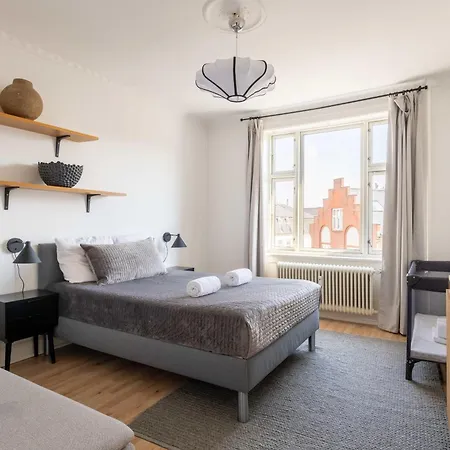 Cozy & Bright In Peaceful Area