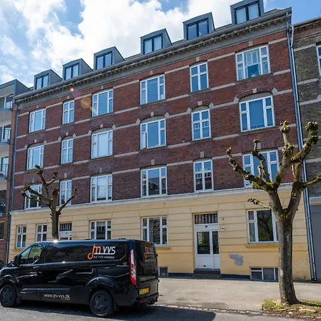 Cozy & Bright In Peaceful Area