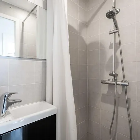 Cozy & Bright In Peaceful Area Appartamento