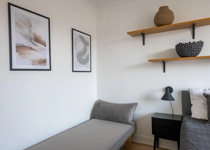 Cozy & Bright In Peaceful Area Apartment