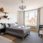 Cozy & Bright In Peaceful Area