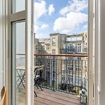 شقة Cozy & Bright In Peaceful Area