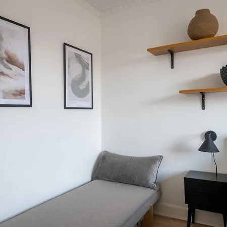 Cozy & Bright In Peaceful Area דירה